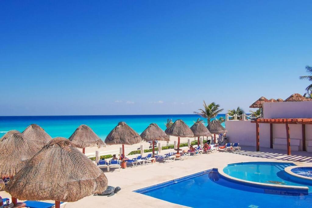 Villa Aurora Beautiful Beachfront Apartment Cancún Exterior foto